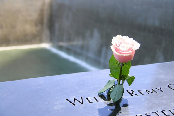 Élégance et mémoire : créez votre plaque funéraire unique